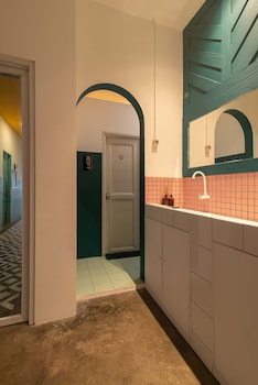 wonderloft hostel kota tua