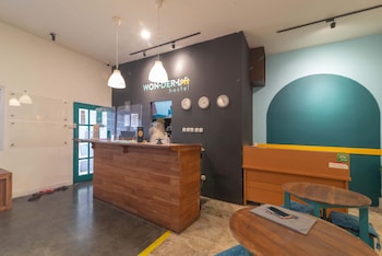 wonderloft hostel kota tua