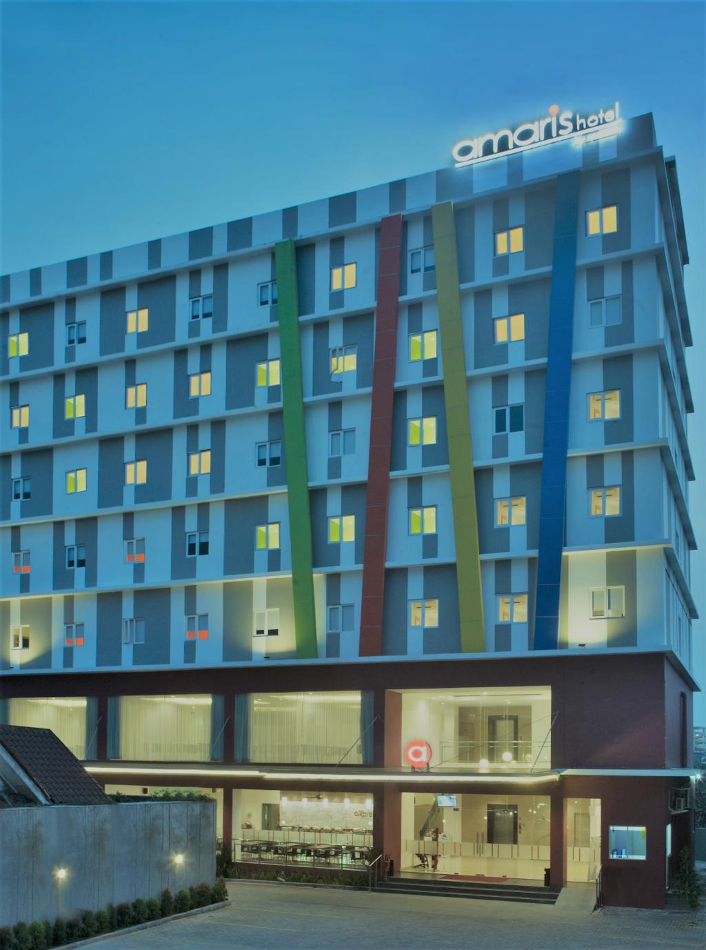 lynn hotel serang