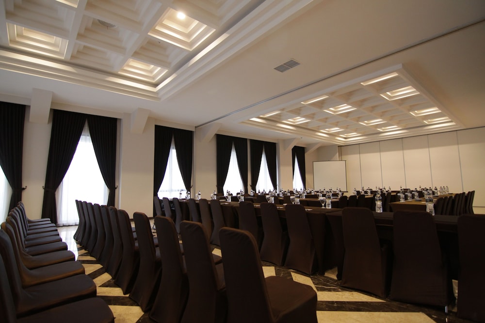 royal padjadjaran hotel