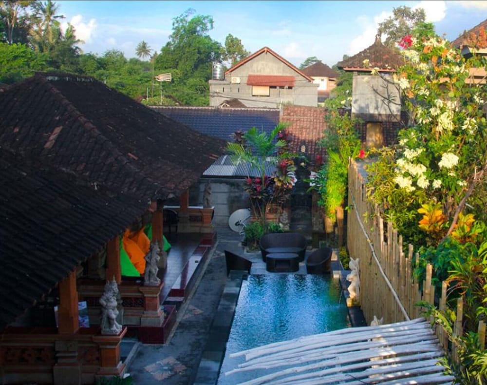 nyoman badri homestay