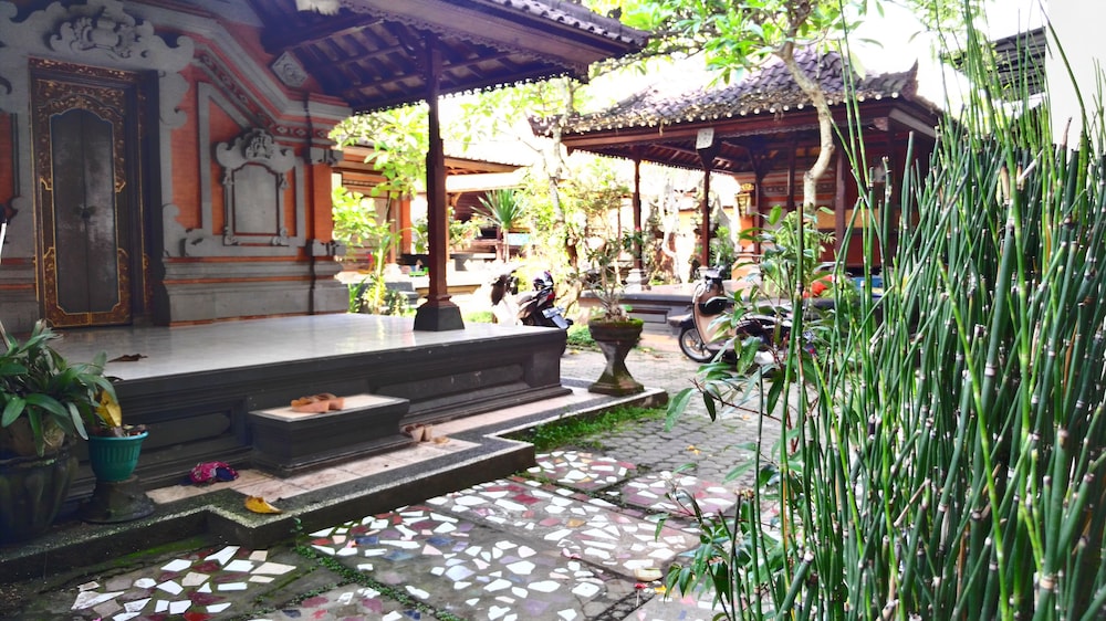 nyoman badri homestay