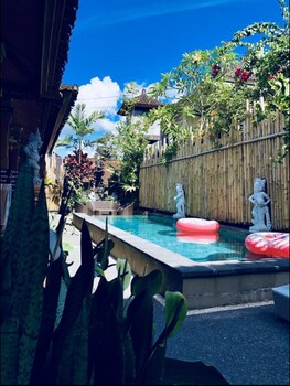 nyoman badri homestay