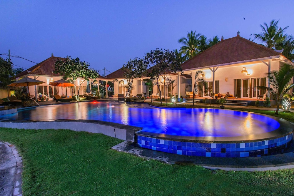 sanghyang bay villas