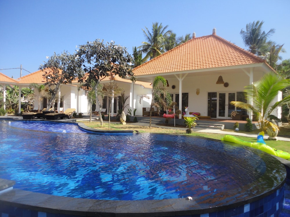 sanghyang bay villas