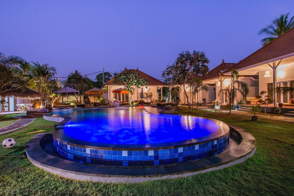 sanghyang bay villas