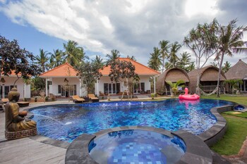 sanghyang bay villas