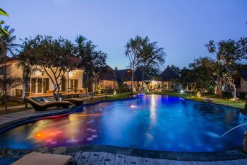 sanghyang bay villas