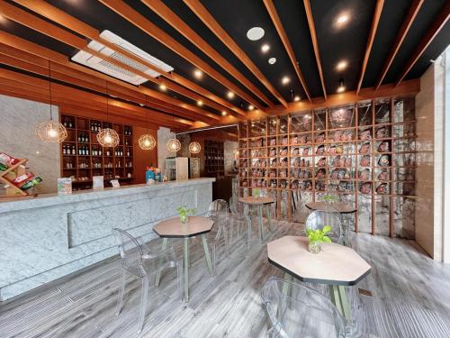 verse luxe hotel wahid hasyim