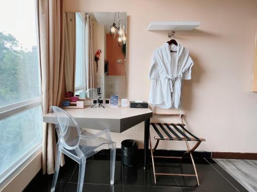 verse luxe hotel wahid hasyim