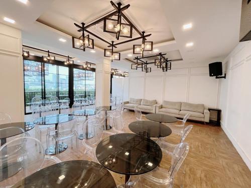 verse luxe hotel wahid hasyim