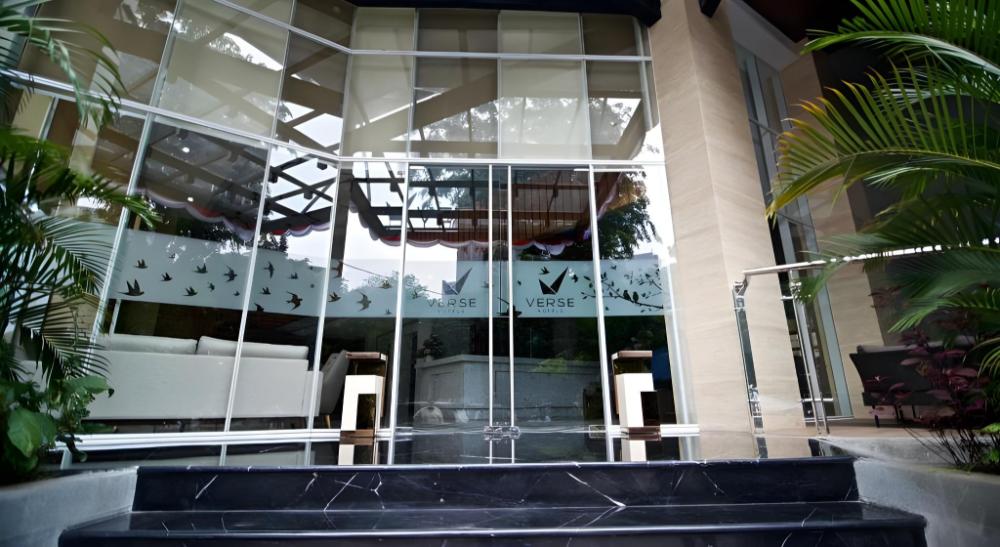 verse luxe hotel wahid hasyim