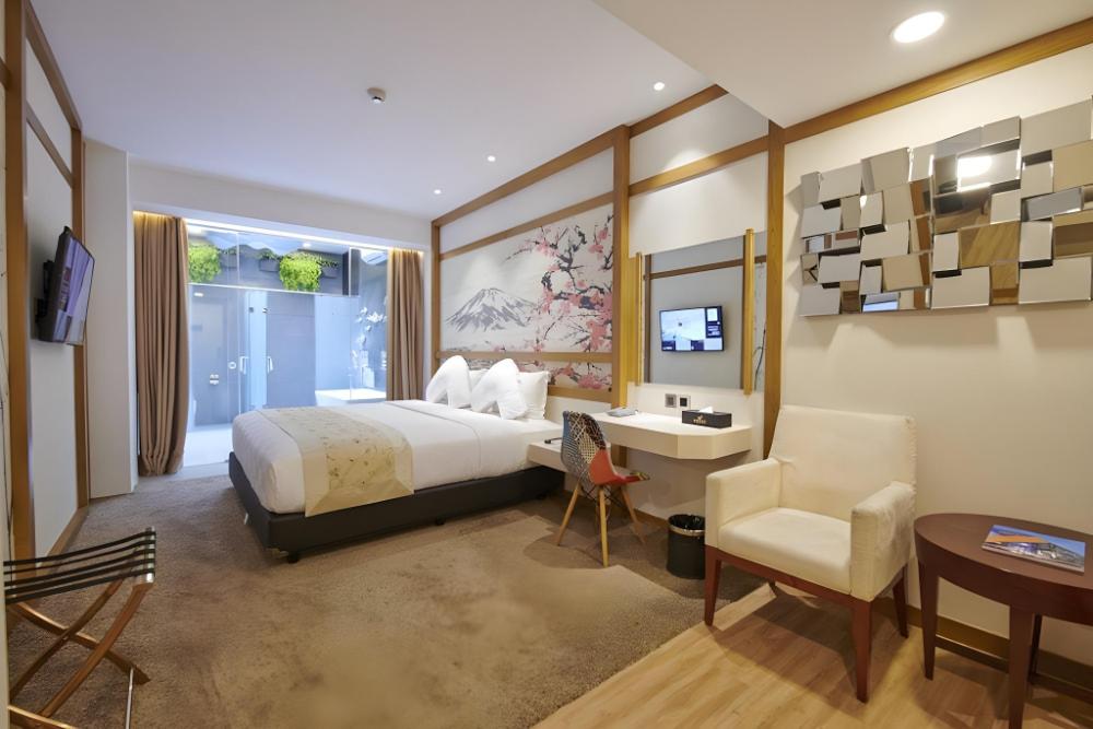 verse luxe hotel wahid hasyim