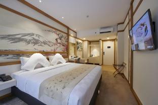 verse luxe hotel wahid hasyim