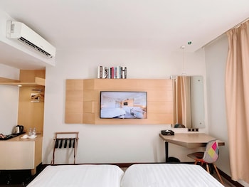 verse luxe hotel wahid hasyim