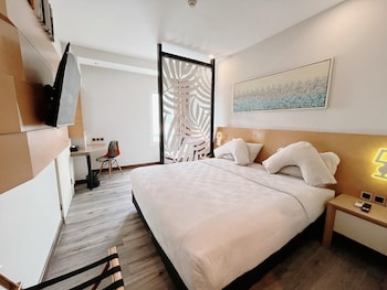 verse luxe hotel wahid hasyim