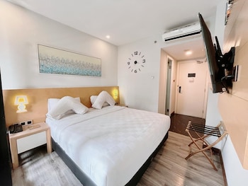 verse luxe hotel wahid hasyim