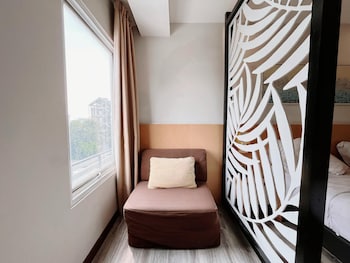 verse luxe hotel wahid hasyim