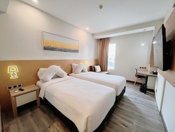 verse luxe hotel wahid hasyim