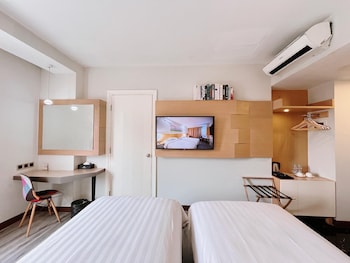 verse luxe hotel wahid hasyim