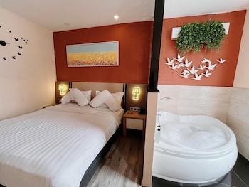 verse luxe hotel wahid hasyim