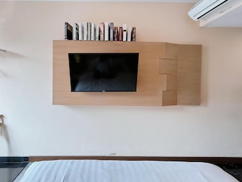 verse luxe hotel wahid hasyim