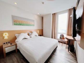 verse luxe hotel wahid hasyim