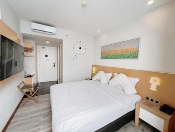 verse luxe hotel wahid hasyim