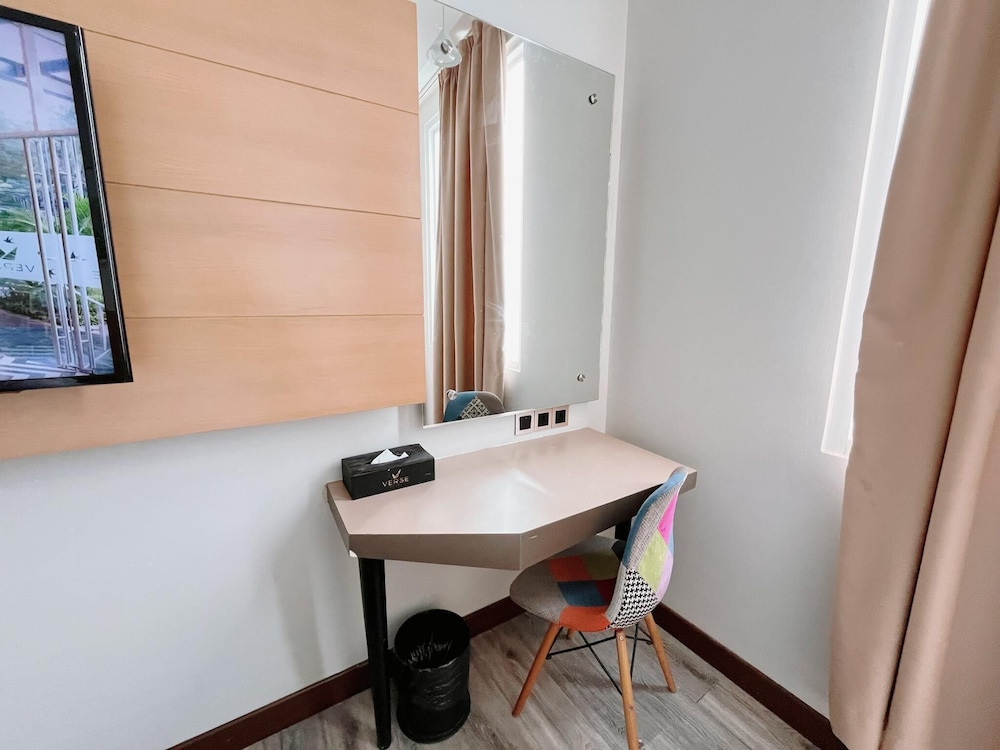 verse luxe hotel wahid hasyim