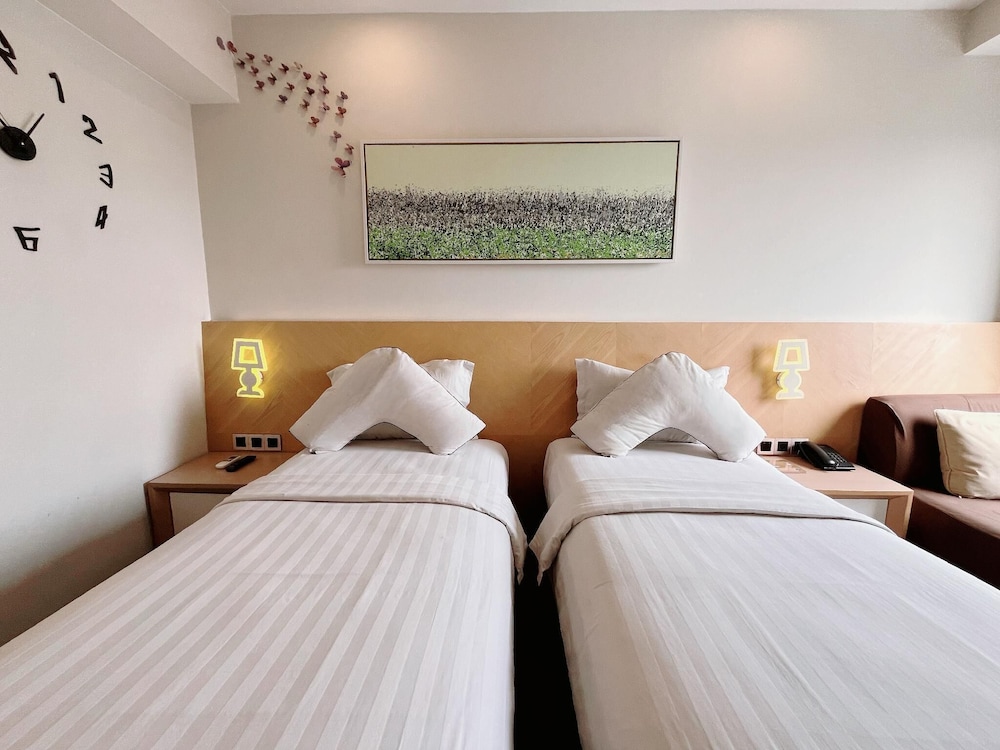 verse luxe hotel wahid hasyim