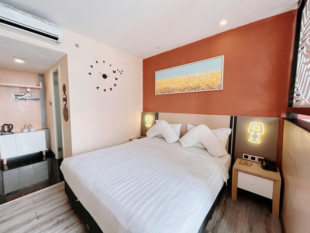 verse luxe hotel wahid hasyim