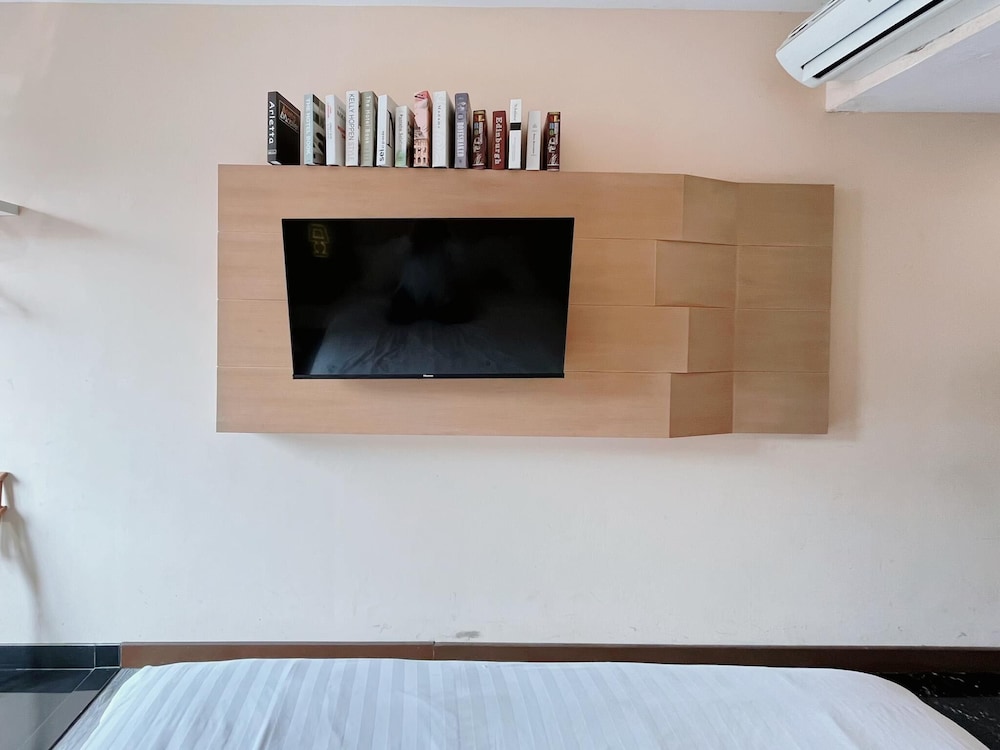 verse luxe hotel wahid hasyim