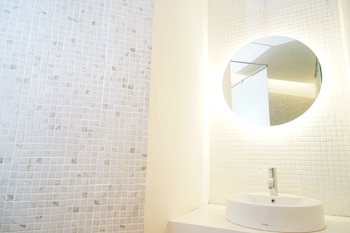 borough capsule hostel bali