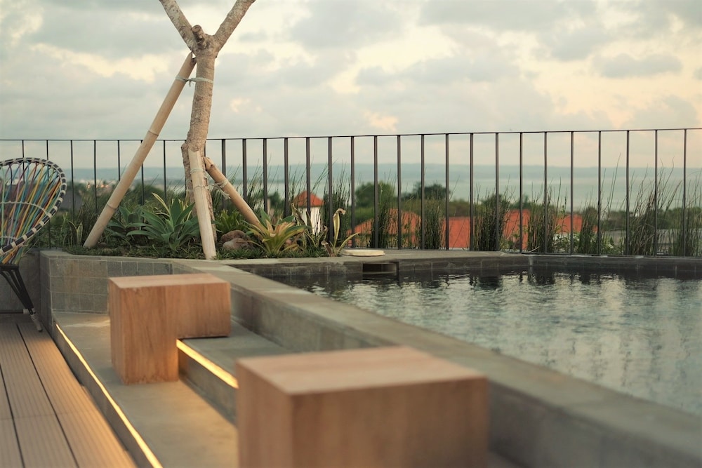 borough capsule hostel bali