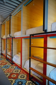 borough capsule hostel bali