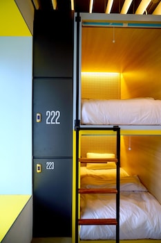 borough capsule hostel bali