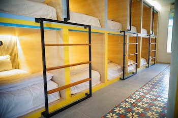 borough capsule hostel bali