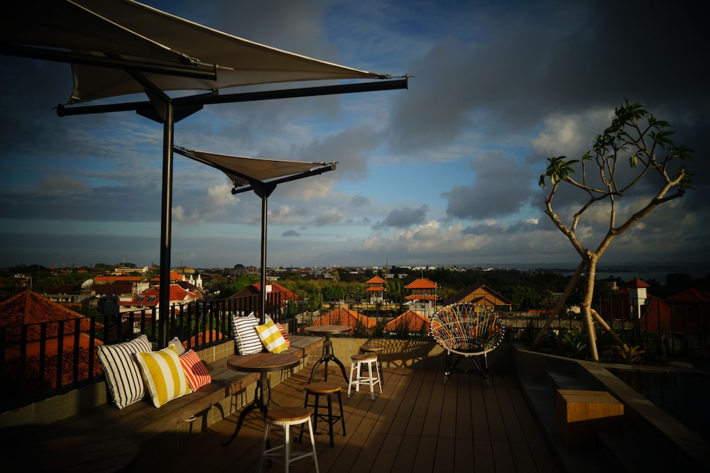 borough capsule hostel bali