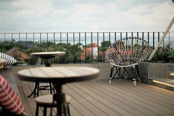 borough capsule hostel bali