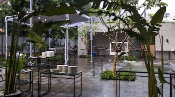 Aviary Bintaro,Ciputat>>Bintaro,4 star