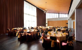 Aviary Bintaro,Ciputat>>Bintaro,4 star