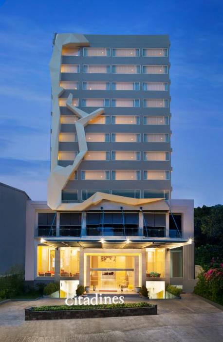 royal bay hotel makassar