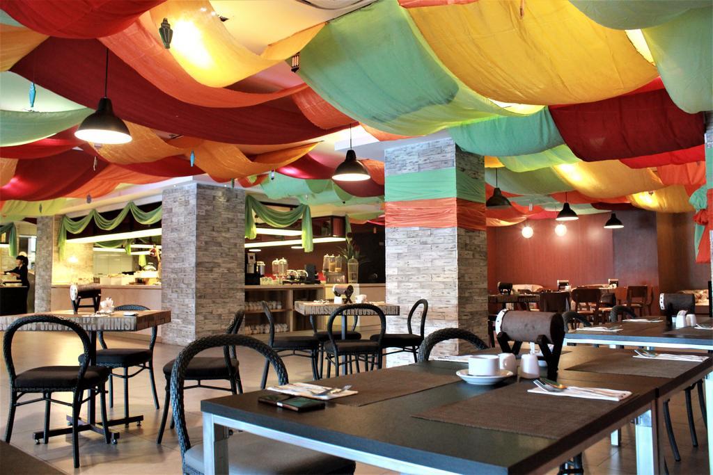 royal bay hotel makassar