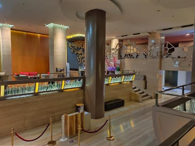 royal bay hotel makassar