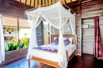 sunrise ocean huts lembongan