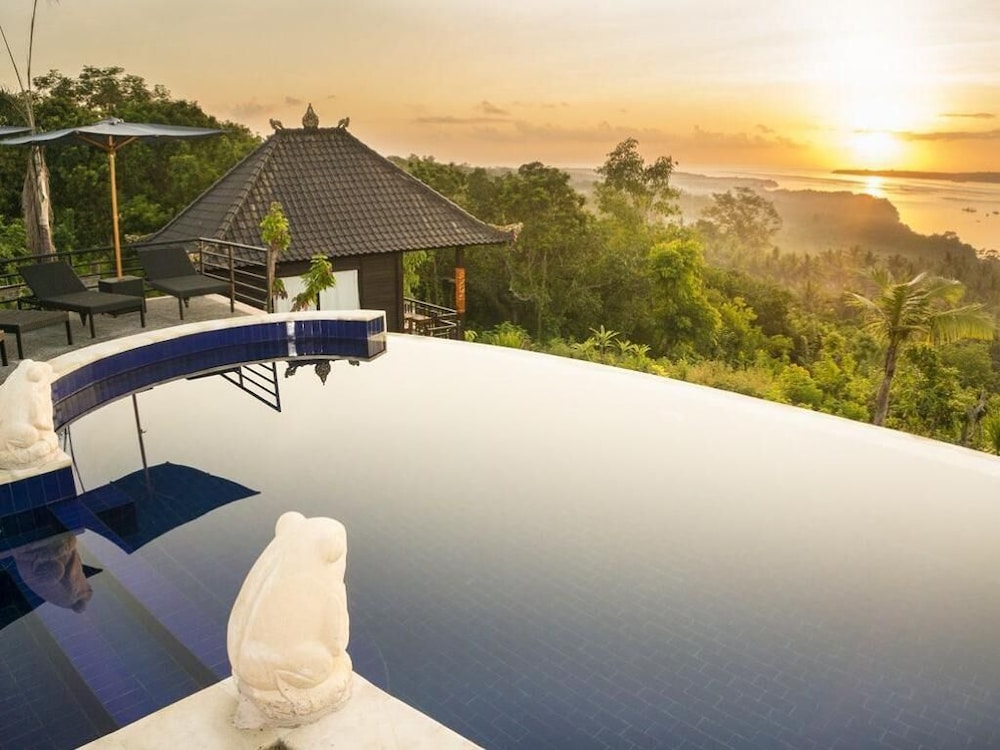 sunrise ocean huts lembongan