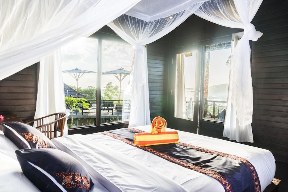 sunrise ocean huts lembongan