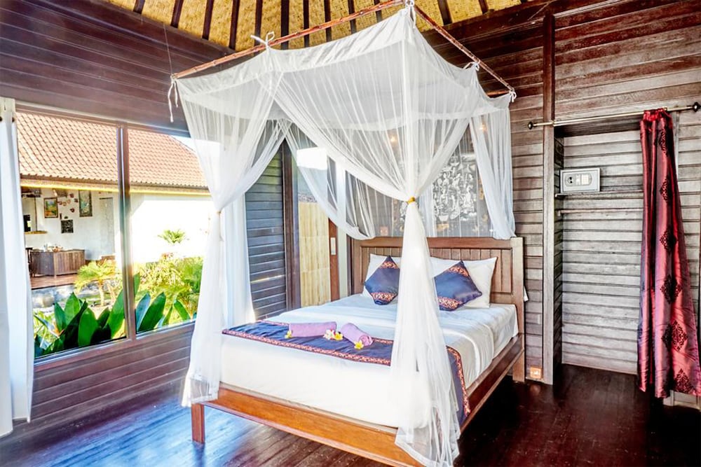 sunrise ocean huts lembongan