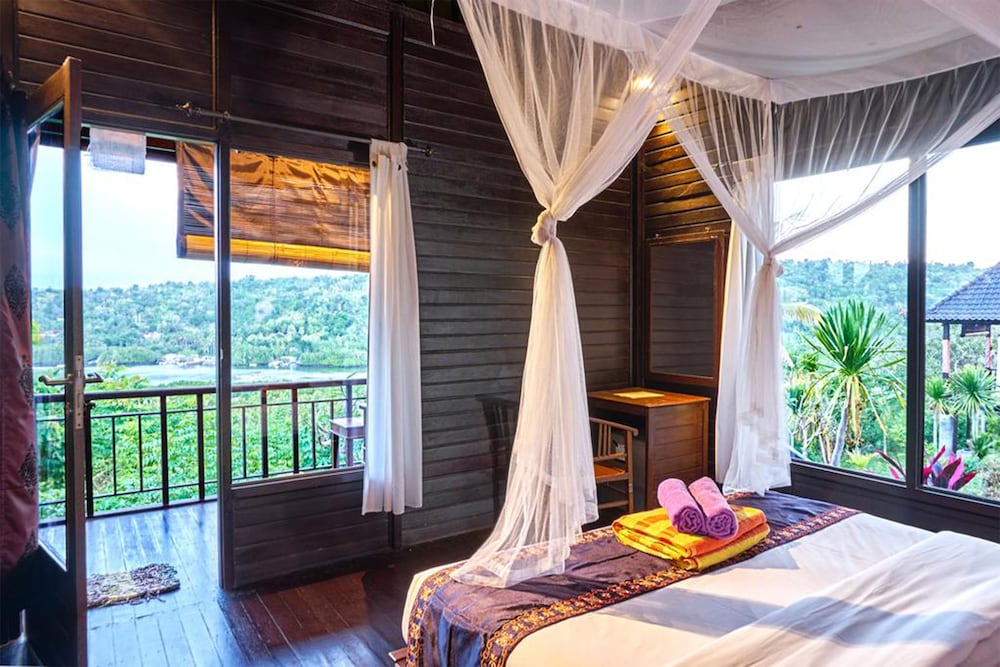 sunrise ocean huts lembongan