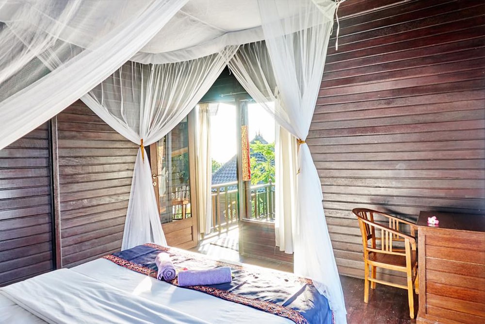 sunrise ocean huts lembongan
